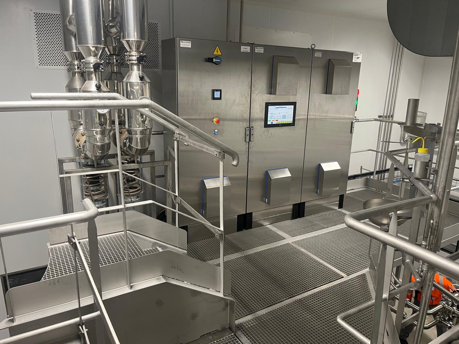 Passerelle, escalier, armoires INOX agroalimentaire
